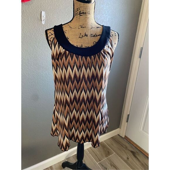 B. Wear tank top - Picture 1 of 6